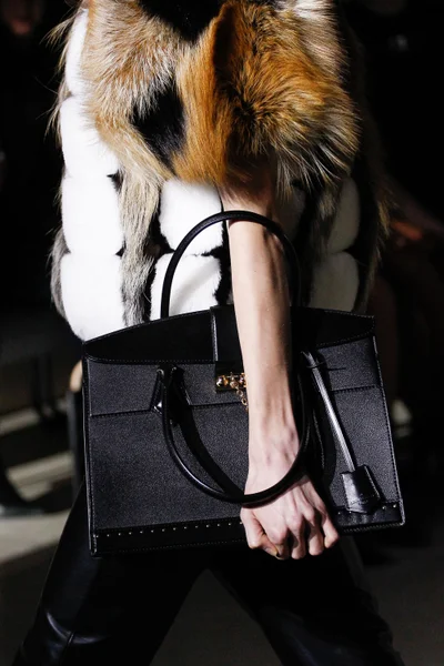 Look 3